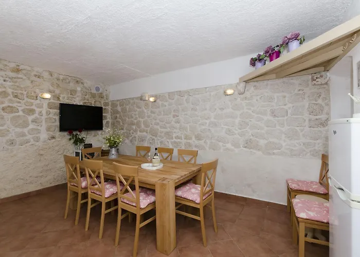 House Jasna * Igrane